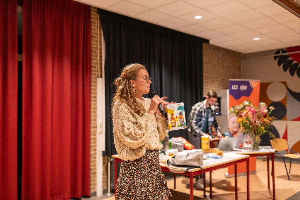 Opbodverkoping tijdens de Bijbelstudieconferentie 23+